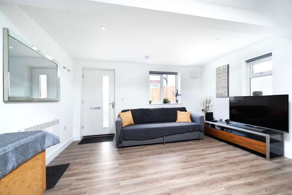 דירות אנפילד Cozy Single Level Flat With Parking מראה חיצוני תמונה